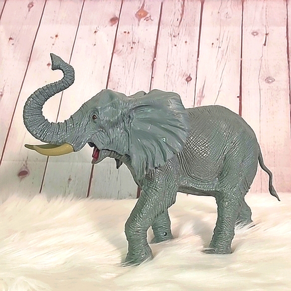 2020 Animal Planet Realistic African Elephant Battery Operated Sound Making Toy - Picture 1 of 17